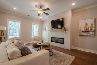 Chic 3B w King Suite near Marietta Sq Fenced Yard - 4
