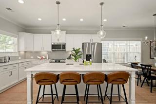 Stylish 3BR Near Marietta Sq, Fenced YardParking - 2