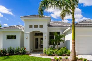 Kokomo-Modern Home with Tiki Hut - 9