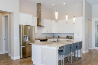 Kokomo-Modern Home with Tiki Hut - 5