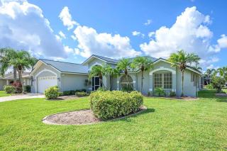La Florida is a spacious 3bedroom home in SE Cape Coral with a serene freshwater canal view - 0