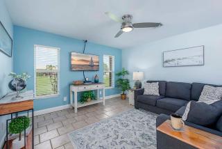La Florida is a spacious 3bedroom home in SE Cape Coral with a serene freshwater canal view - 5