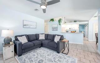 La Florida is a spacious 3bedroom home in SE Cape Coral with a serene freshwater canal view - 2