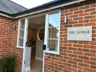 The Lodge 2bed retreat steps from Kennet & Avon Canal - 5