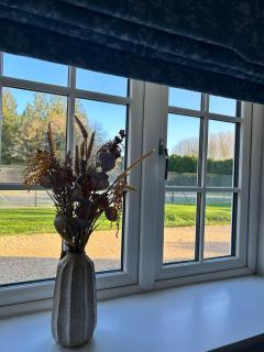 The Lodge 2bed retreat steps from Kennet & Avon Canal - 3