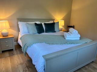 The Lodge 2bed retreat steps from Kennet & Avon Canal - 1