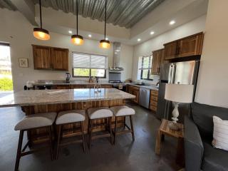 Emerald Blue Villa - Modern 2BR Villa with Rooftop Lounge Pool - 5