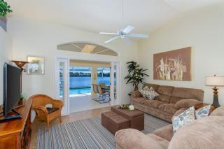 Lake View - amazing Lake view & outside wet bar - 5