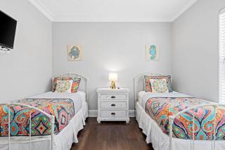 Off The Hook in Blue Mountian Beach - 8