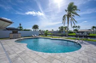 Lovers Key - Waterfront Stunner, Walk to Town! - 9