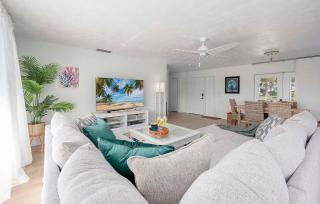 Lovers Key - Waterfront Stunner, Walk to Town! - 4