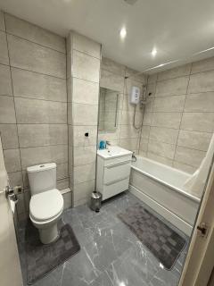 Modern Comfort Near Gatwick, Three Bridges & M23! - 4