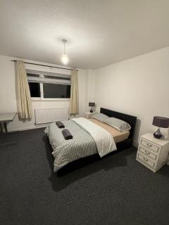 Modern Comfort Near Gatwick, Three Bridges & M23! - 3