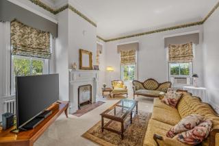 The Manor - Historic Mansion, Wifi, Covered Porch, Screen Porch, King Bed, Walk to Spas, Shops & Restaurants - 4