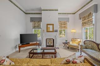 The Manor - Historic Mansion, Wifi, Covered Porch, Screen Porch, King Bed, Walk to Spas, Shops & Restaurants - 3