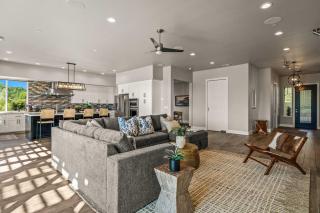 The Overlook Family Home by Sonoma Stays - 8