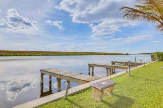 Unwind Poolside and Walk to Lake! Okeechobee Getaway - 8