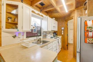 Unwind Poolside and Walk to Lake! Okeechobee Getaway - 2