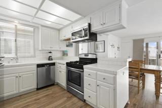 Oceanview Corner Home W Rooftop Deck, One House From Beach By Beachview Rentals - 3