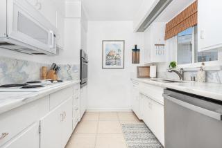 Affordable 2Br In Central Location Walk To Beach & Dining By Beachview Rentals - 5