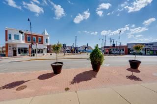 Walkable Racine Retreat! 1 Mi to Lake Michigan - 7