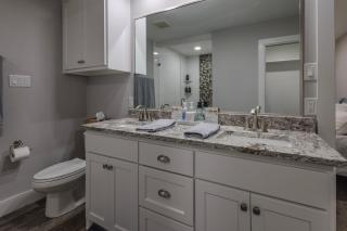 Lakefront Granbury Getaway - 8