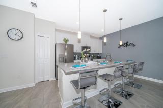 296IN TOWNHOUSE 4 BEDROOMS & 3 BATHROOMS + POOL - 3