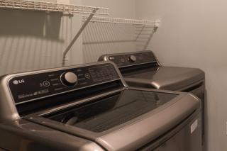 Modern upstairs three bedroom condo! - 9