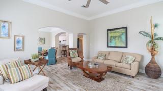 Modern upstairs three bedroom condo! - 7