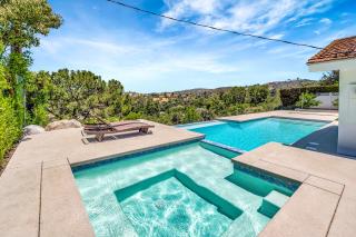 Luxury Entertainer's Home Infinity Pool & View! - 0