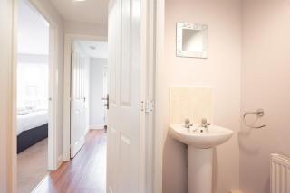 Space Apartments - 3 bed town house- Superking Beds-fast WI-FI-Parking - 3