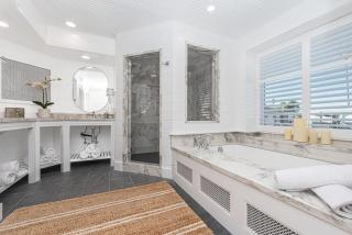 Spectacular 6Br Oceanfront Home In Highly-Coveted Location By Beachview Rentals - 4