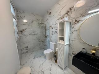 Charming Seaside Flat - 5