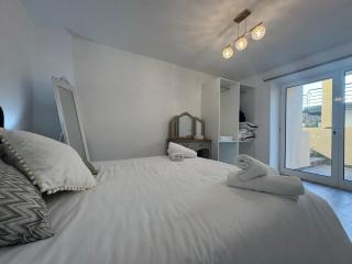 Charming Seaside Flat - 4