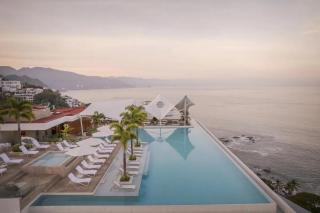 Exclusive Oceanfront Retreat with Resort Amenities - 9