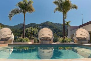 Exclusive Oceanfront Retreat with Resort Amenities - 7