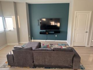 Modern Hyattsville Apartment - Walk to Metro & DC - 6