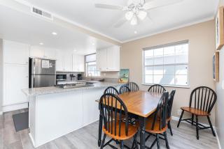 Pet-Friendly 3Br W Ac & Rooftop Deck 2 Houses From Beach By Beachview Rentals - 6