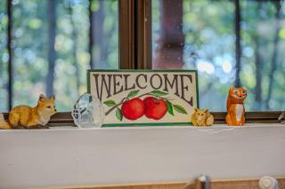 Fox Hollow - Hot Tub, Wifi, Pet Friendly, Screen Porch, Deck, Recreation Center, Pool Access, Golf Nearby, Hiking, Grill, Fireplace, King Bed - 9