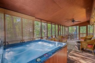 Fox Hollow - Hot Tub, Wifi, Pet Friendly, Screen Porch, Deck, Recreation Center, Pool Access, Golf Nearby, Hiking, Grill, Fireplace, King Bed - 8