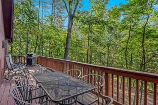 Fox Hollow - Hot Tub, Wifi, Pet Friendly, Screen Porch, Deck, Recreation Center, Pool Access, Golf Nearby, Hiking, Grill, Fireplace, King Bed - 1