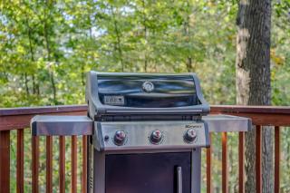 Fox Hollow - Hot Tub, Wifi, Pet Friendly, Screen Porch, Deck, Recreation Center, Pool Access, Golf Nearby, Hiking, Grill, Fireplace, King Bed - 3