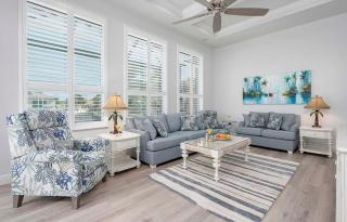 Mystique - Luxury Waterfront Home - 8