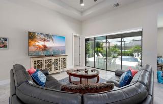 Margarita Ville - with Pool, Jacuzzi & Salt Water - 5