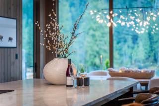 Mountain Lake Luxury Ski Chalet - 3