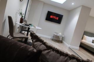 The Central Maison - Heart of Leeds City Centre, Walk to Train and Shops - 0