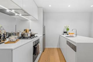 3BR Southbank Executive Apartment, Free Parking, Bay Views, Walk to Crown - 7