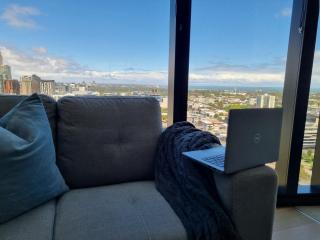 3BR Southbank Executive Apartment, Free Parking, Bay Views, Walk to Crown - 9