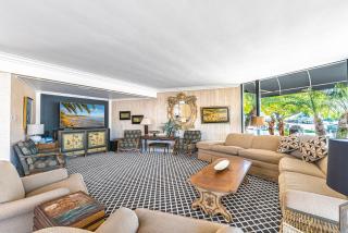 Iconic 4Br Bayfront Home W Unmatched Indooroutdoor Living By Beachview Rentals - 9