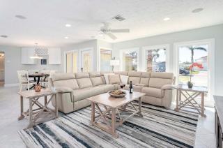 Pelican - Yacht Club Area Vacation Home with Direc - 7